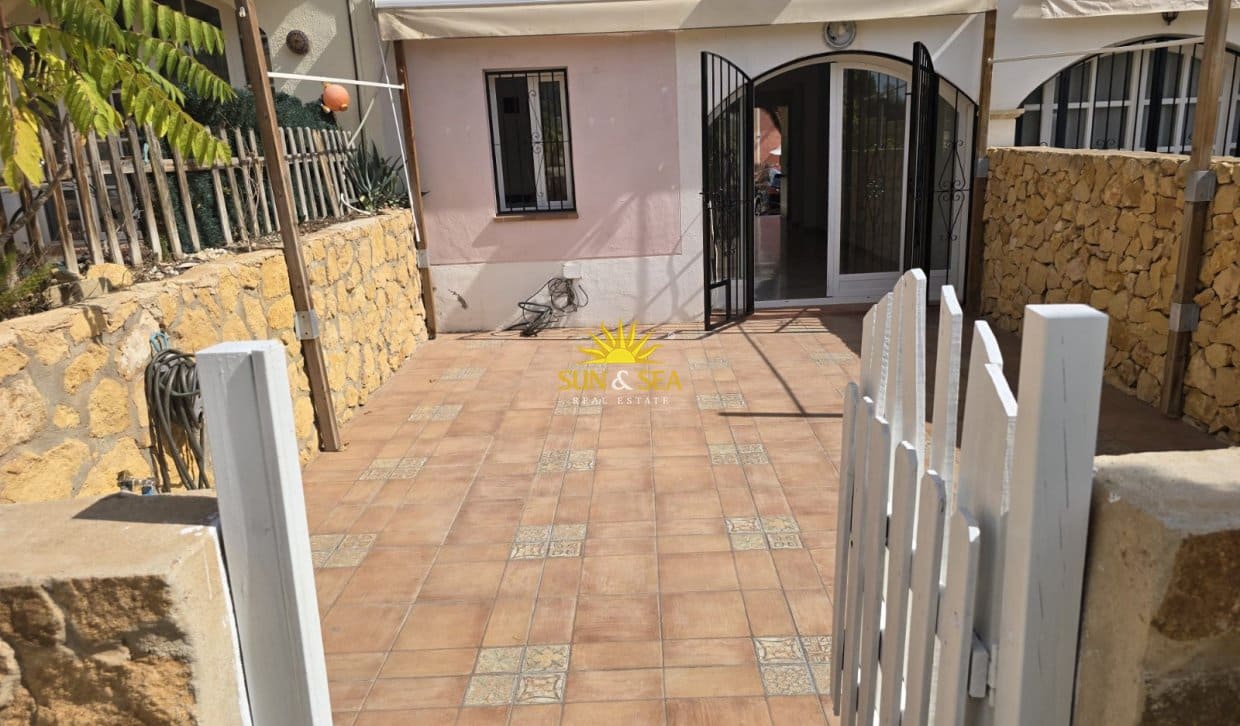 2 bedroom Townhouse for rent in Finestrat with pool garage - € 1,400 (Ref: 10130449)