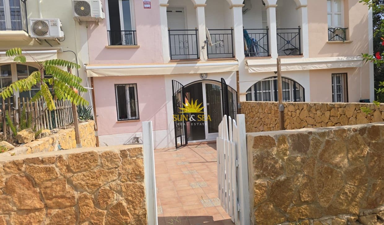2 bedroom Townhouse for rent in Finestrat with pool garage - € 1,400 (Ref: 10130449)