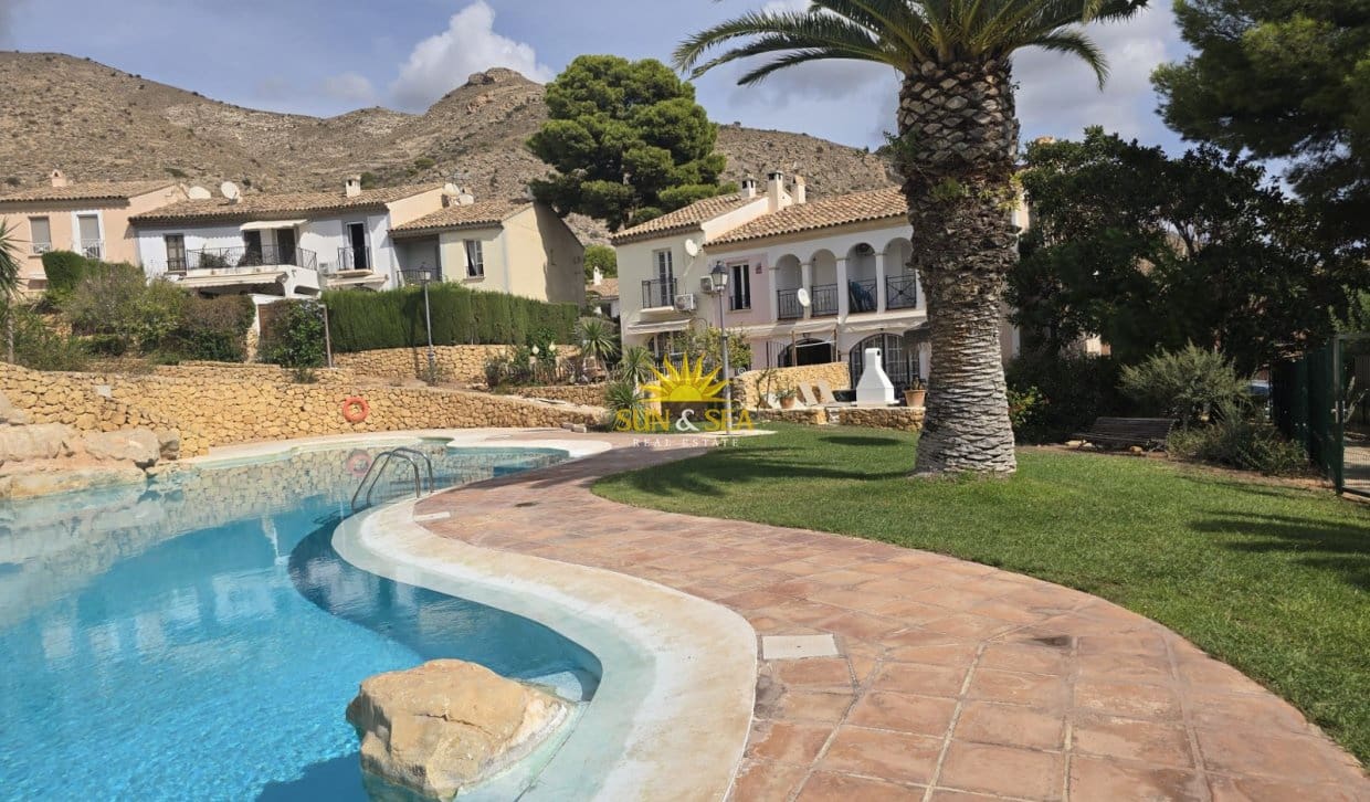 2 bedroom Townhouse for rent in Finestrat with pool garage - € 1,400 (Ref: 10130449)