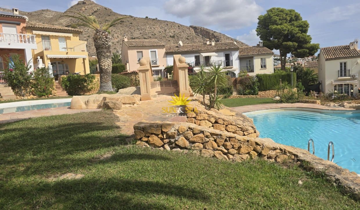 2 bedroom Townhouse for rent in Finestrat with pool garage - € 1,400 (Ref: 10130449)