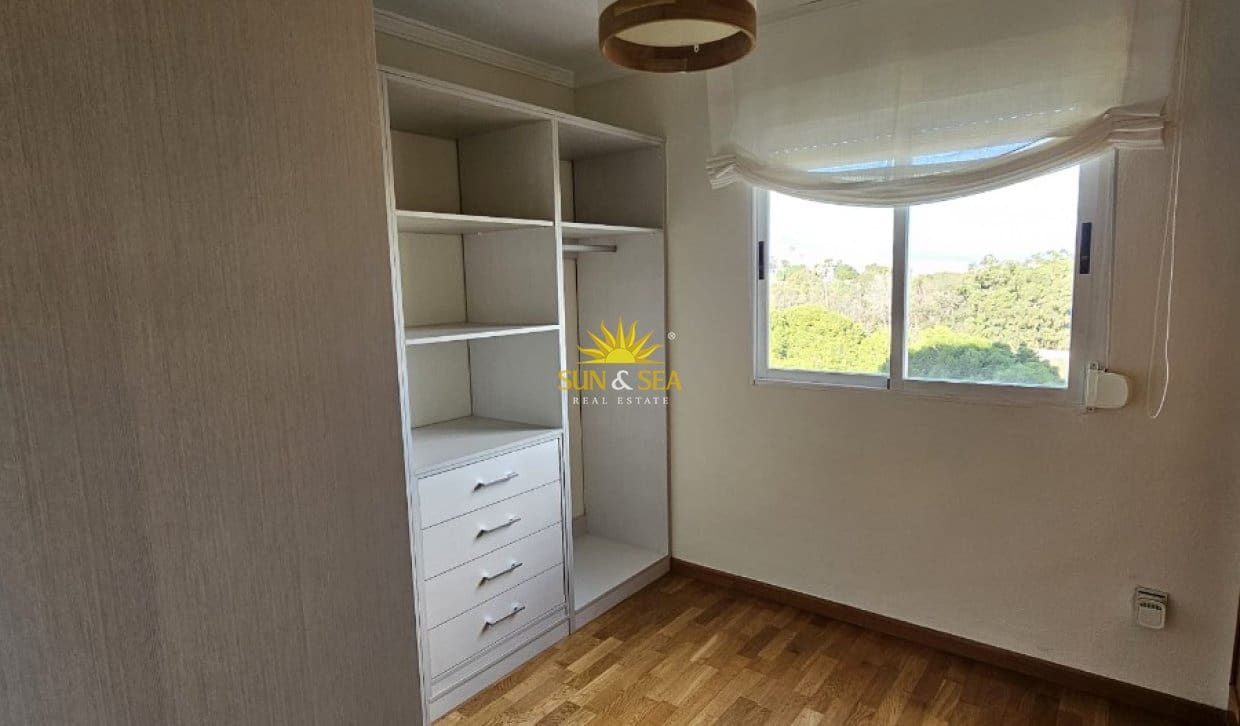 3 bedroom Apartment for rent in Alicante / Alacant city with pool garage - € 1,300 (Ref: 10130638)