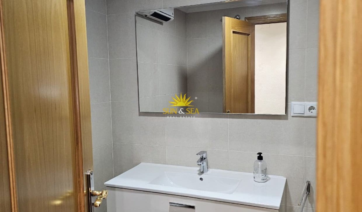 3 bedroom Apartment for rent in Alicante / Alacant city with pool garage - € 1,300 (Ref: 10130638)