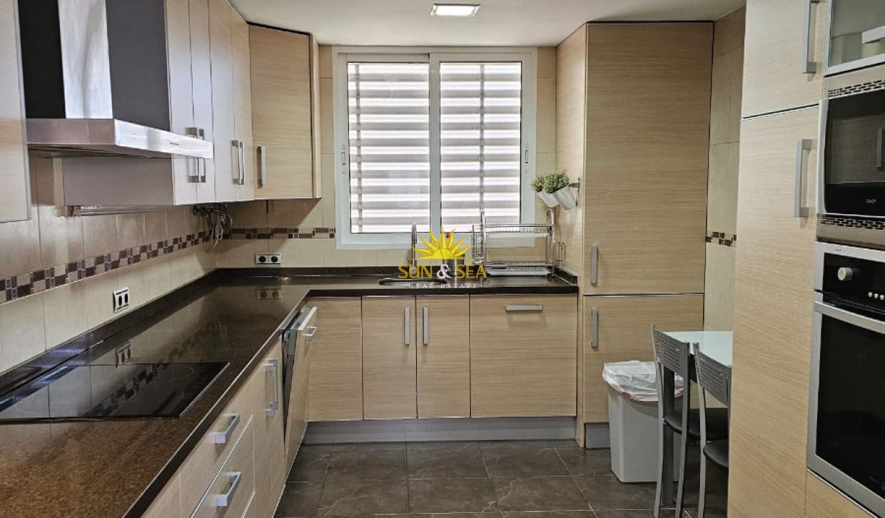 3 bedroom Apartment for rent in Alicante / Alacant city with pool garage - € 1,300 (Ref: 10130638)