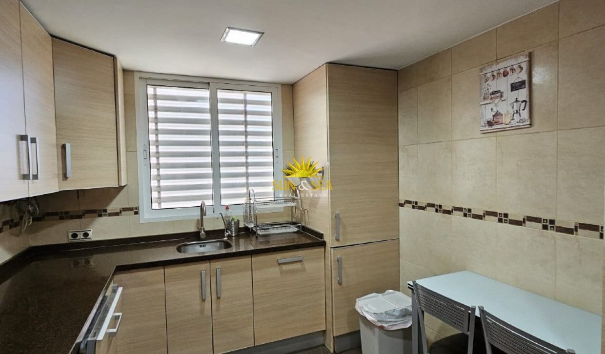 3 bedroom Apartment for rent in Alicante / Alacant city with pool garage - € 1,300 (Ref: 10130638)