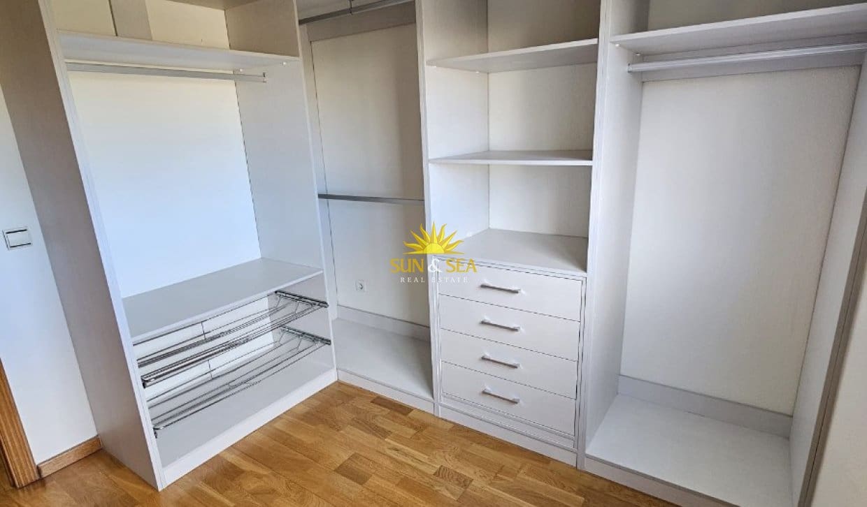 3 bedroom Apartment for rent in Alicante / Alacant city with pool garage - € 1,300 (Ref: 10130638)