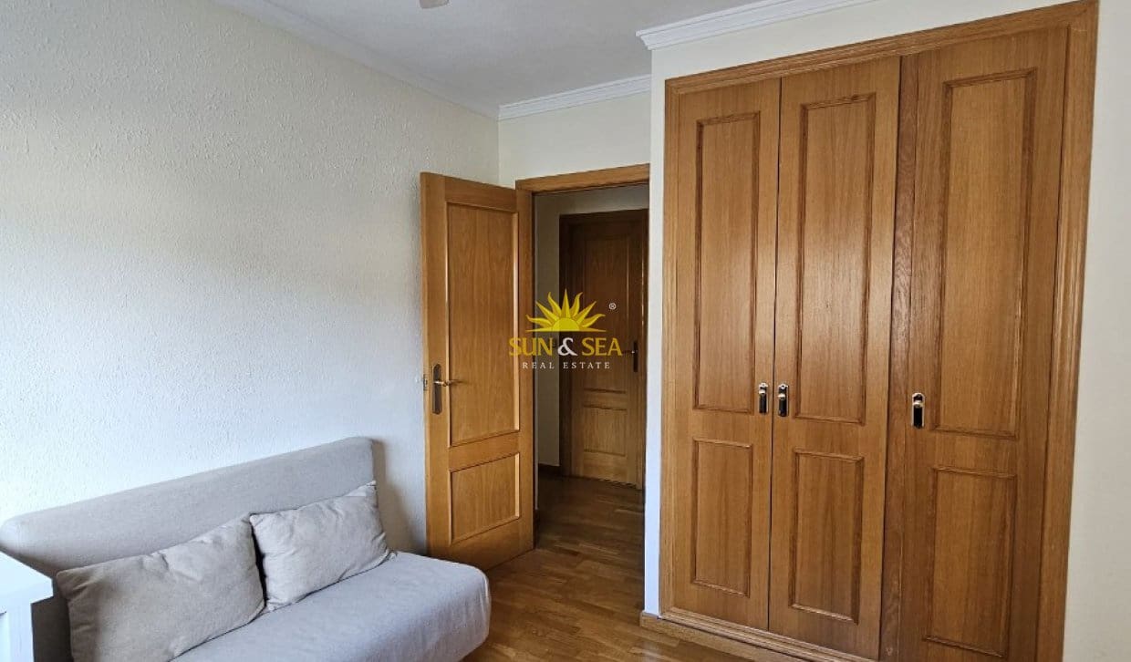 3 bedroom Apartment for rent in Alicante / Alacant city with pool garage - € 1,300 (Ref: 10130638)