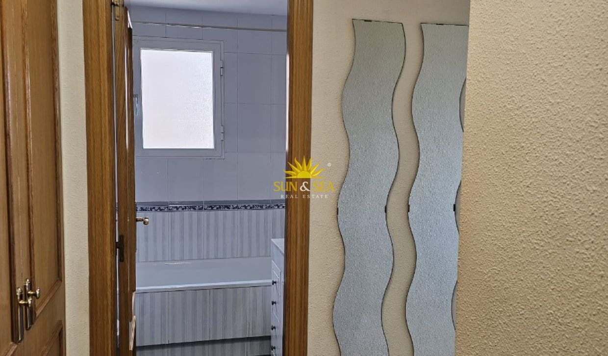 3 bedroom Apartment for rent in Alicante / Alacant city with pool garage - € 1,300 (Ref: 10130638)