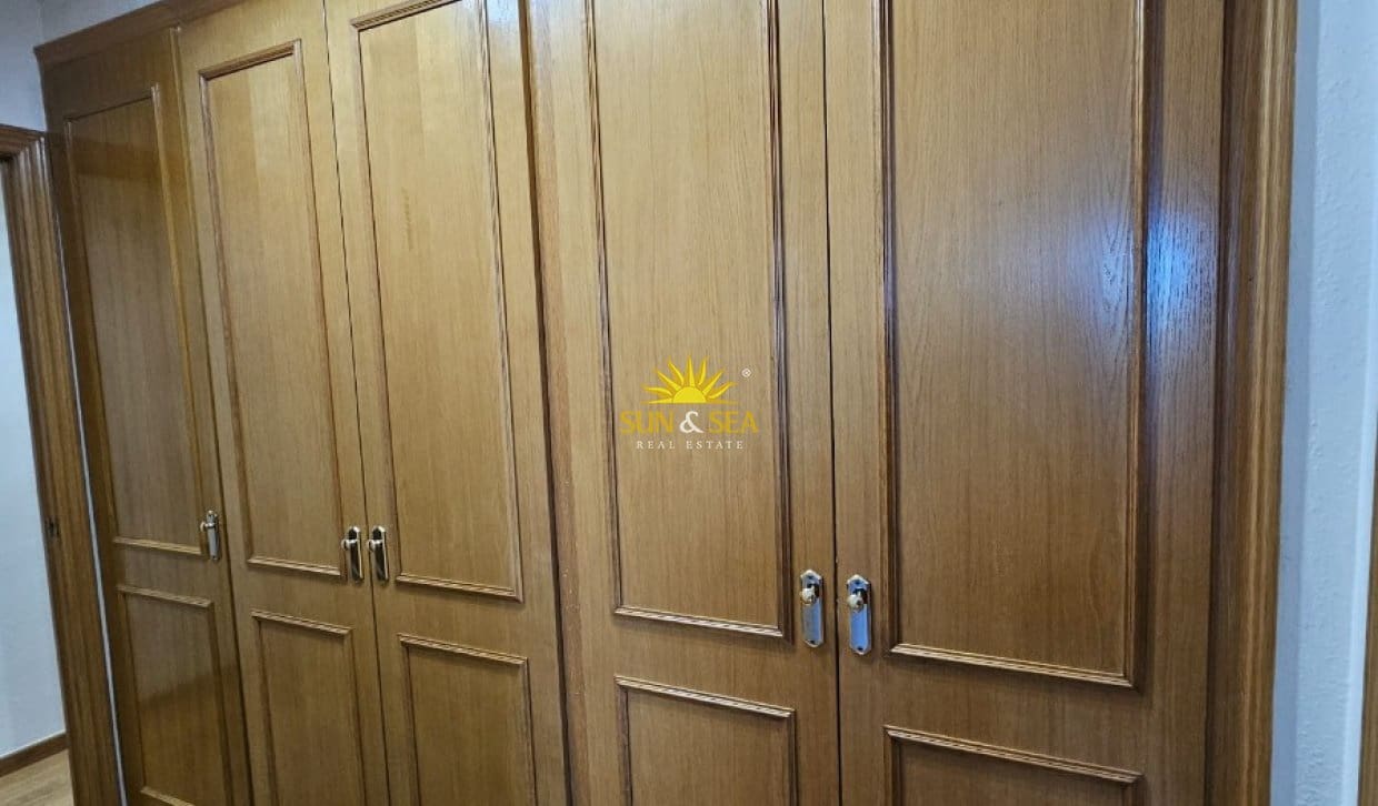 3 bedroom Apartment for rent in Alicante / Alacant city with pool garage - € 1,300 (Ref: 10130638)