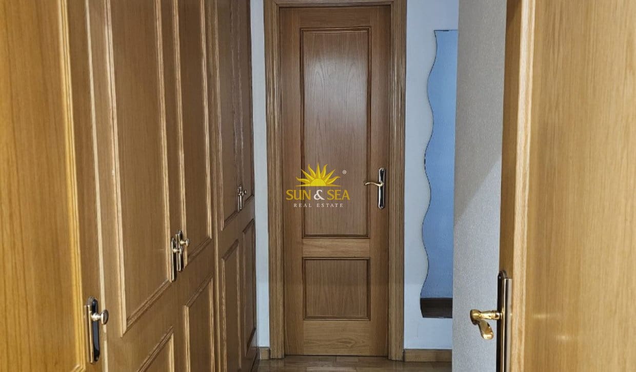 3 bedroom Apartment for rent in Alicante / Alacant city with pool garage - € 1,300 (Ref: 10130638)