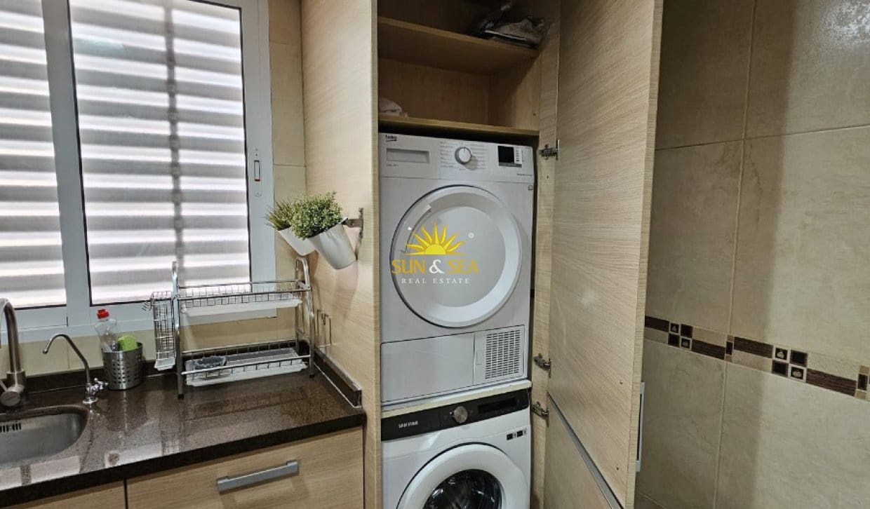 3 bedroom Apartment for rent in Alicante / Alacant city with pool garage - € 1,300 (Ref: 10130638)