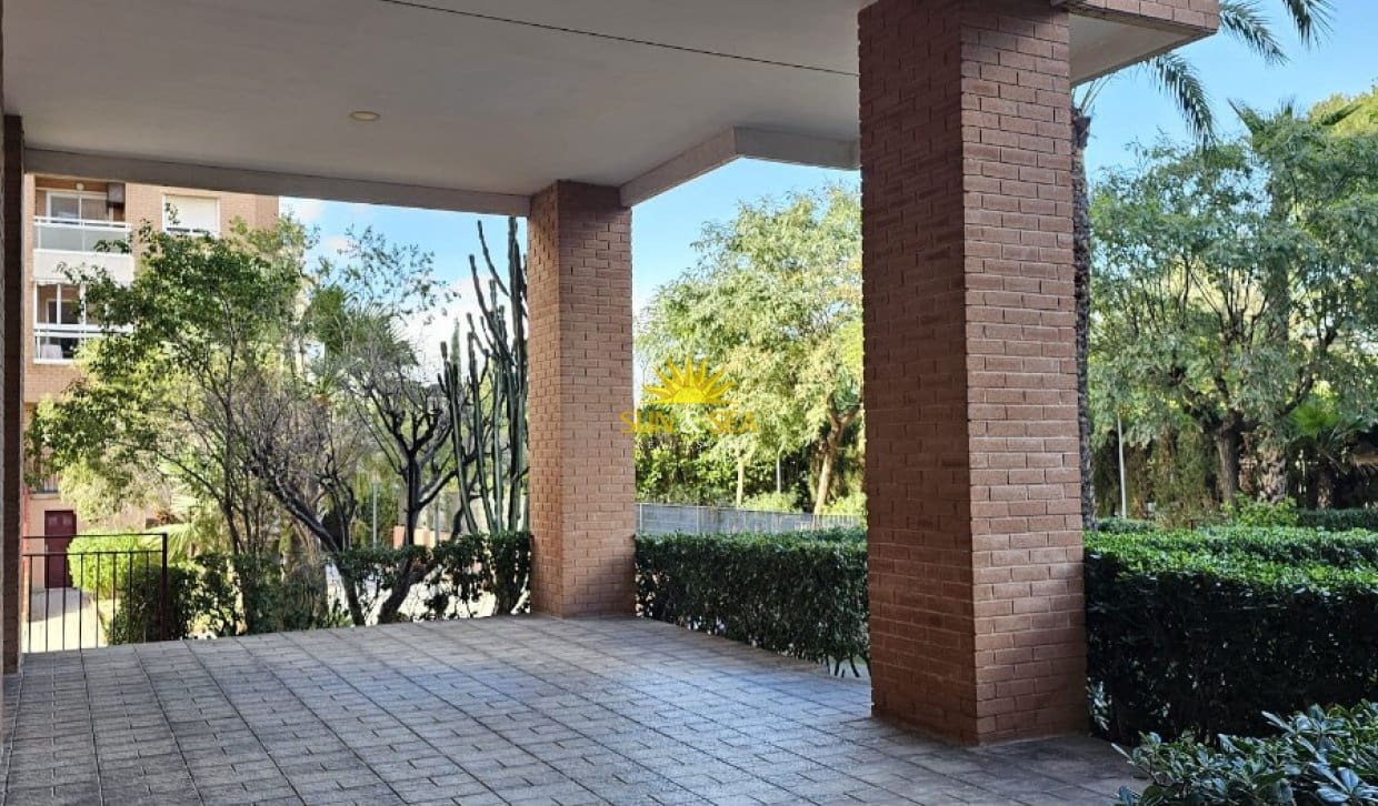 3 bedroom Apartment for rent in Alicante / Alacant city with pool garage - € 1,300 (Ref: 10130638)