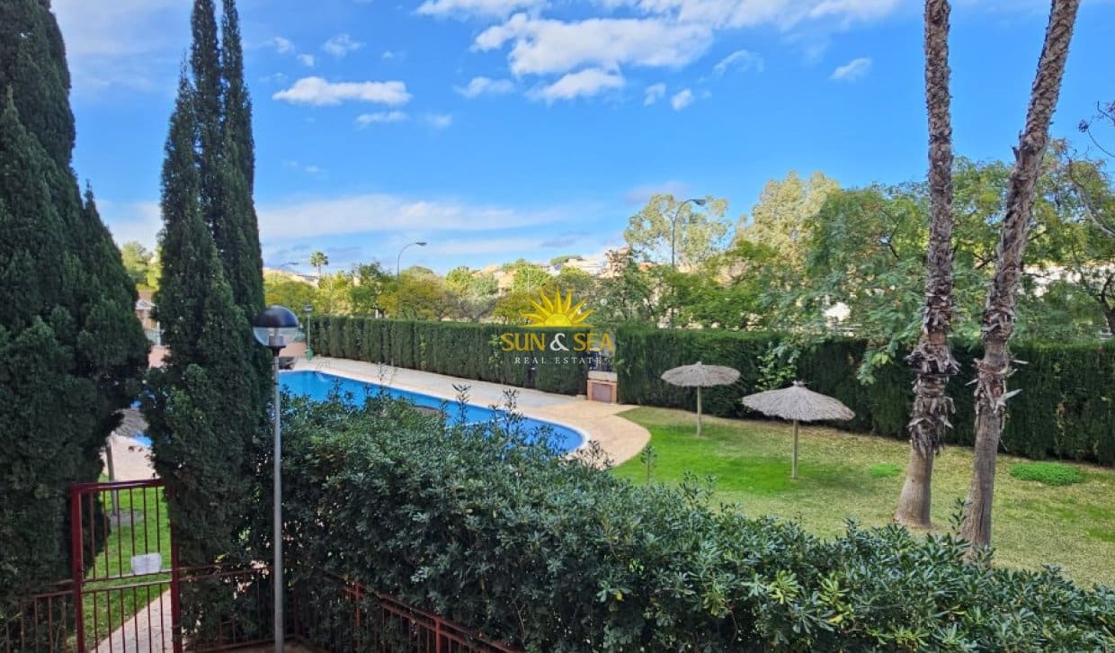 3 bedroom Apartment for rent in Alicante / Alacant city with pool garage - € 1,300 (Ref: 10130638)