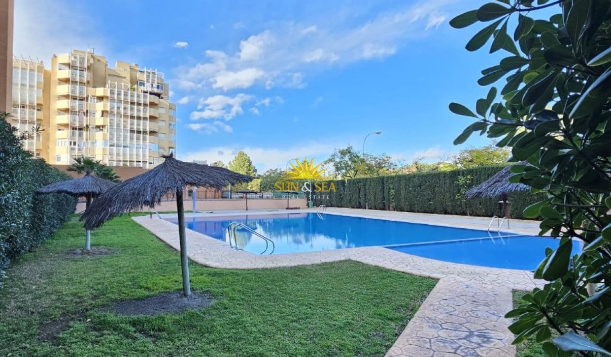 3 bedroom Apartment for rent in Alicante / Alacant city with pool garage - € 1,300 (Ref: 10130638)