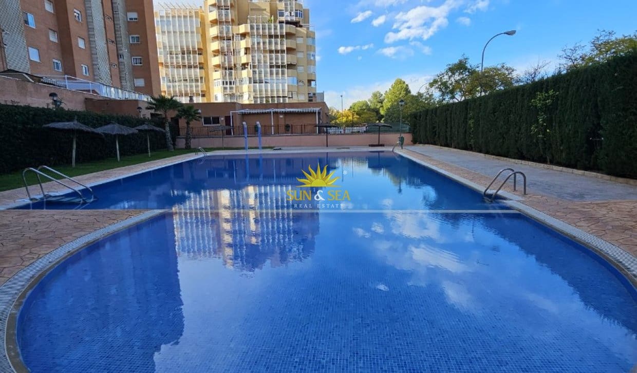 3 bedroom Apartment for rent in Alicante / Alacant city with pool garage - € 1,300 (Ref: 10130638)