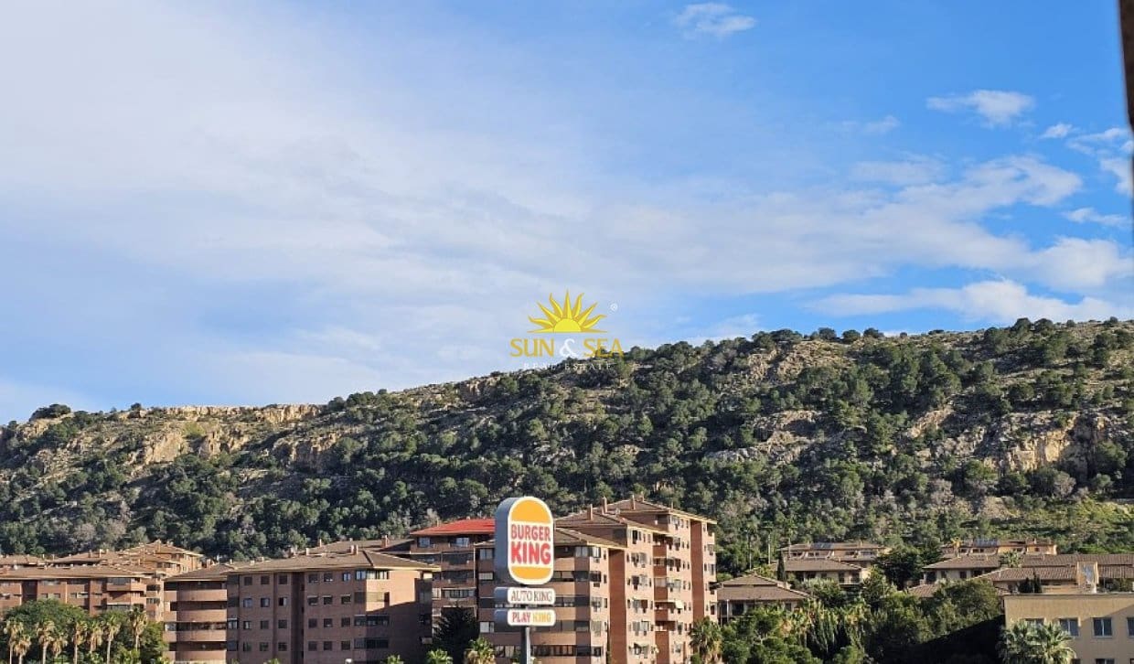 3 bedroom Apartment for rent in Alicante / Alacant city with pool garage - € 1,300 (Ref: 10130638)