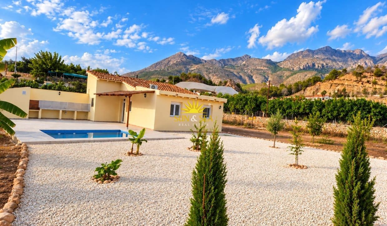 3 bedroom Villa for rent in Altea with pool garage - € 2,800 (Ref: 10130838)
