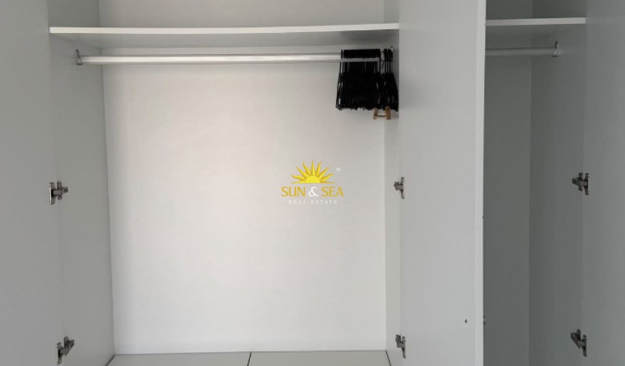 Apartamento de 2 habitaciones en Alicante / Alacant ciudad en alquiler con piscina garaje - 2.200 € (Ref: 10130840)