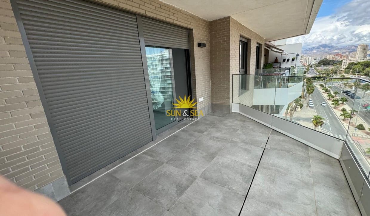 Apartamento de 2 habitaciones en Alicante / Alacant ciudad en alquiler con piscina garaje - 2.200 € (Ref: 10130840)