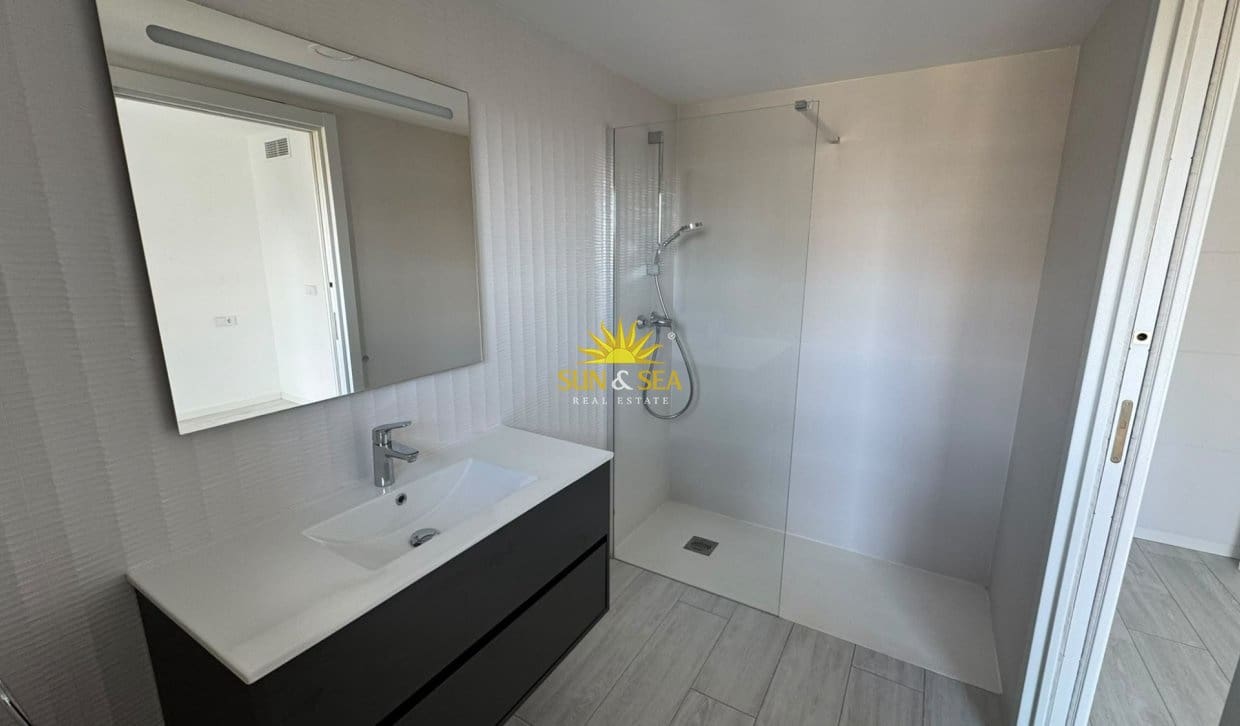 Apartamento de 2 habitaciones en Alicante / Alacant ciudad en alquiler con piscina garaje - 2.200 € (Ref: 10130840)