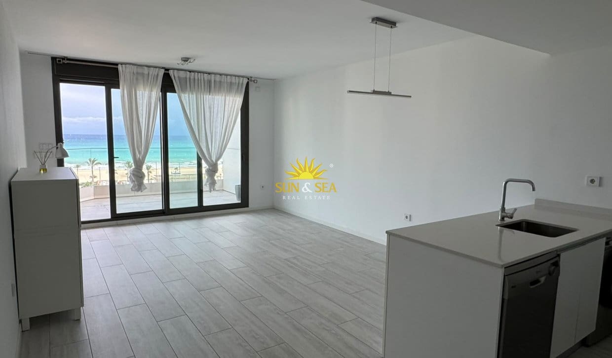Apartamento de 2 habitaciones en Alicante / Alacant ciudad en alquiler con piscina garaje - 2.200 € (Ref: 10130840)
