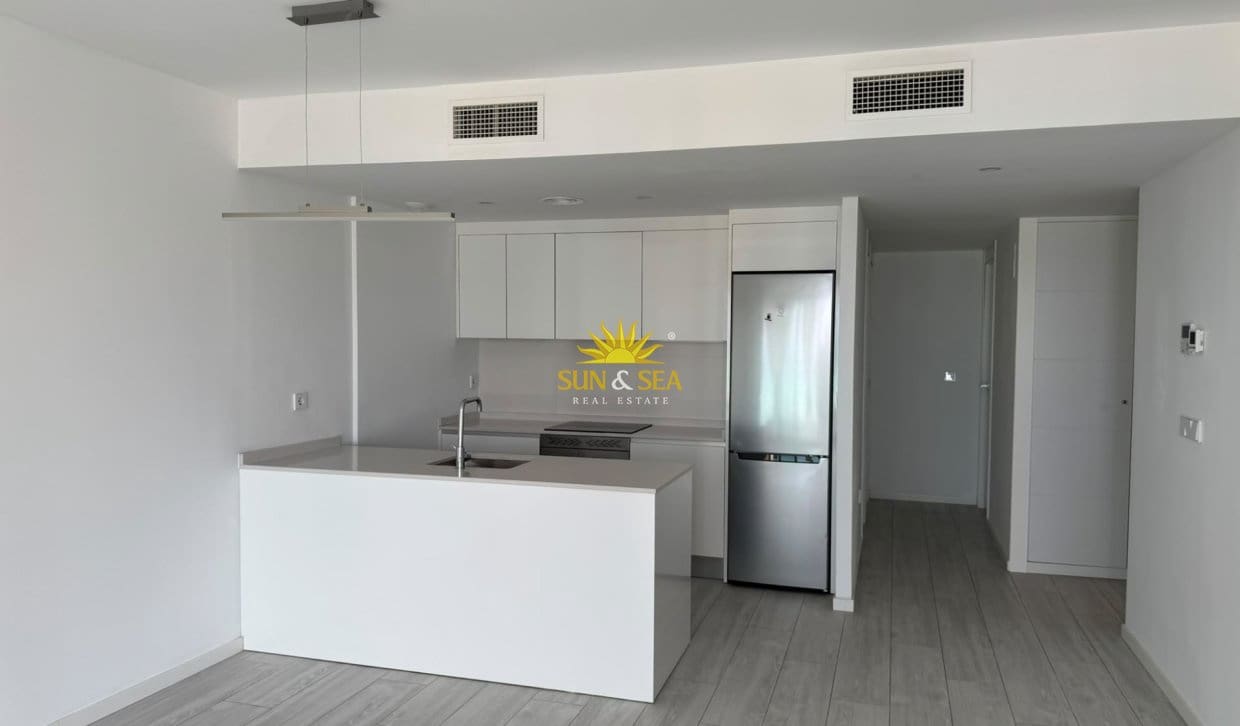 Apartamento de 2 habitaciones en Alicante / Alacant ciudad en alquiler con piscina garaje - 2.200 € (Ref: 10130840)