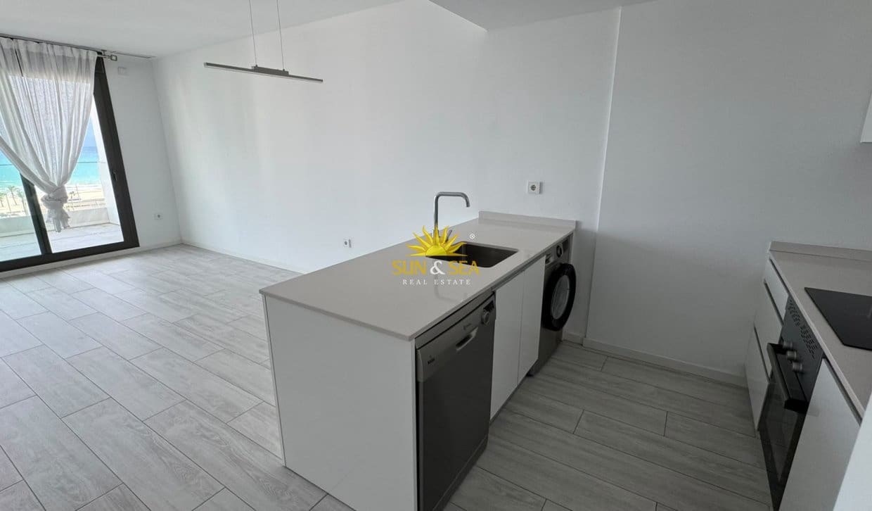 Apartamento de 2 habitaciones en Alicante / Alacant ciudad en alquiler con piscina garaje - 2.200 € (Ref: 10130840)