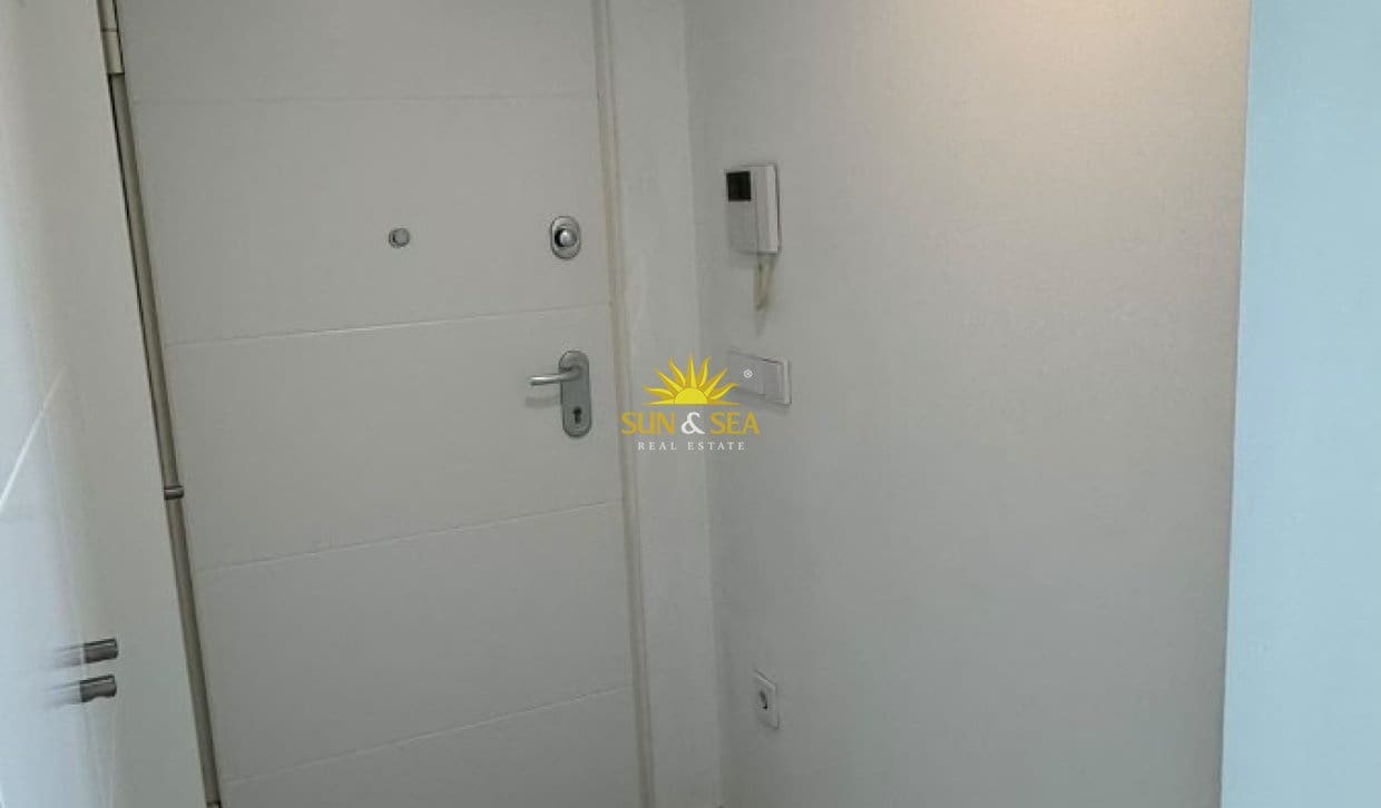 Apartamento de 2 habitaciones en Alicante / Alacant ciudad en alquiler con piscina garaje - 2.200 € (Ref: 10130840)