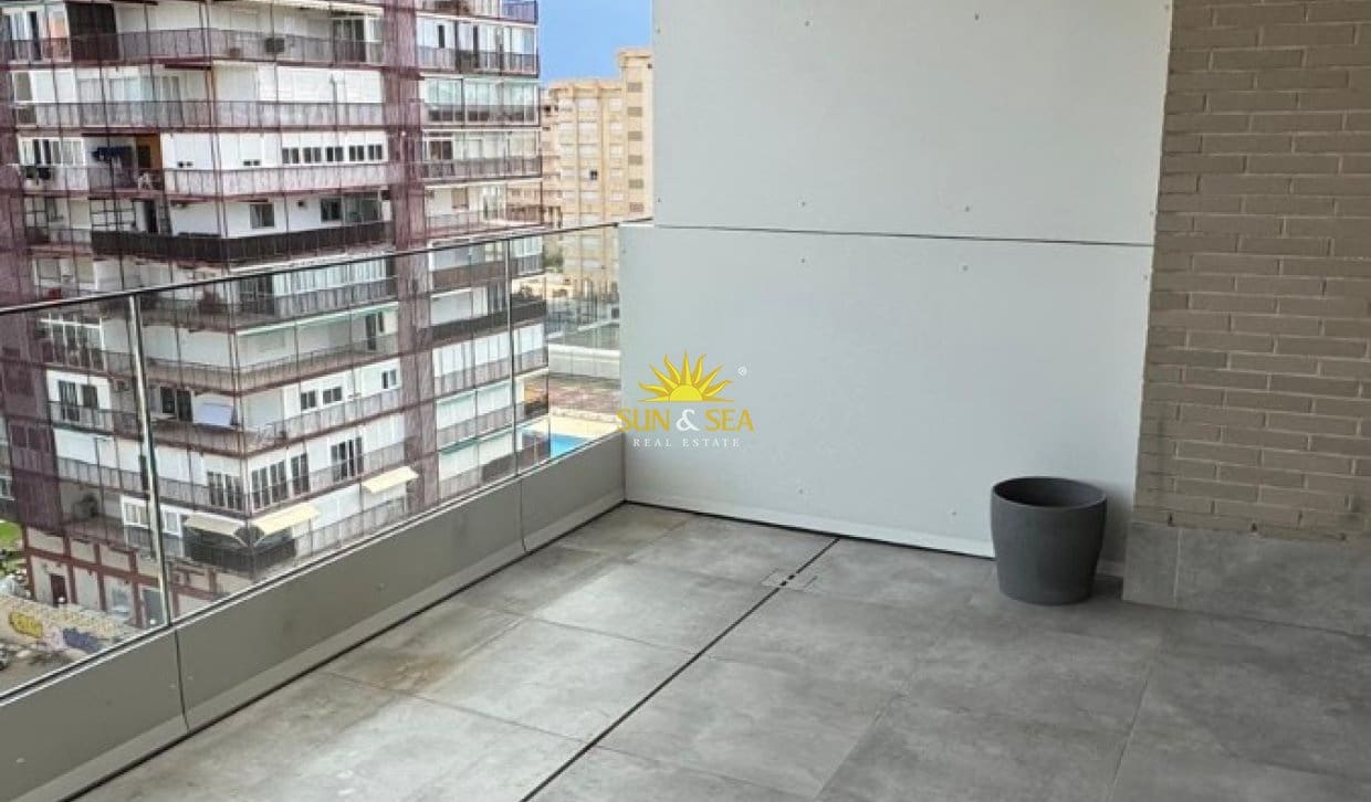 Apartamento de 2 habitaciones en Alicante / Alacant ciudad en alquiler con piscina garaje - 2.200 € (Ref: 10130840)