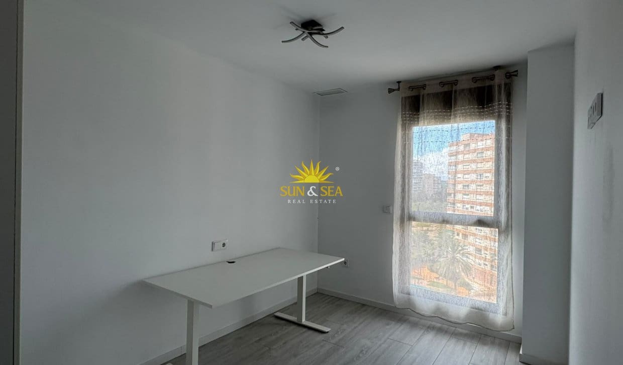 Apartamento de 2 habitaciones en Alicante / Alacant ciudad en alquiler con piscina garaje - 2.200 € (Ref: 10130840)