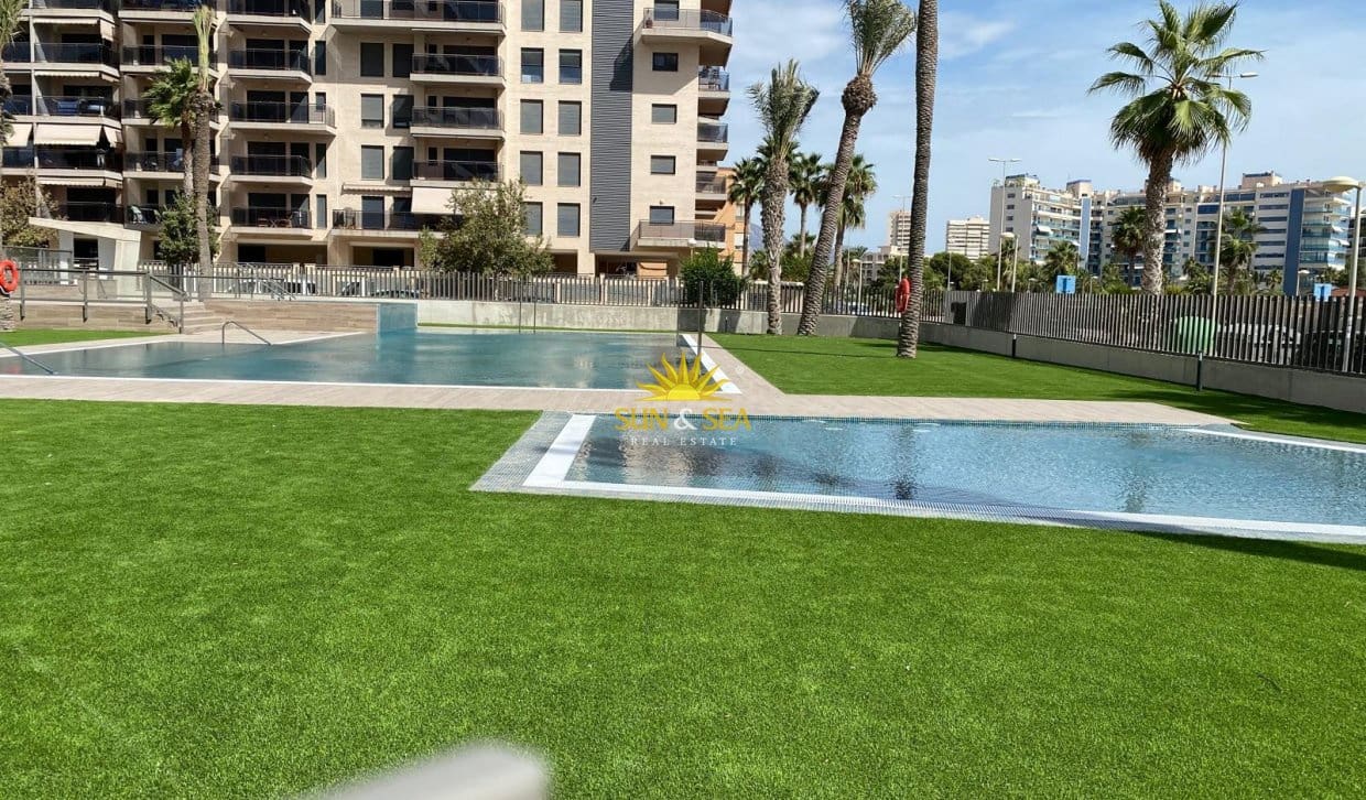 Apartamento de 2 habitaciones en Alicante / Alacant ciudad en alquiler con piscina garaje - 2.200 € (Ref: 10130840)