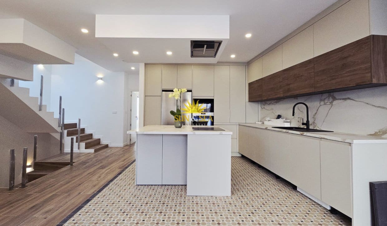 4 soverom Villa til salgs i Aspe med garasje - € 399 000 (Ref: 10134880)