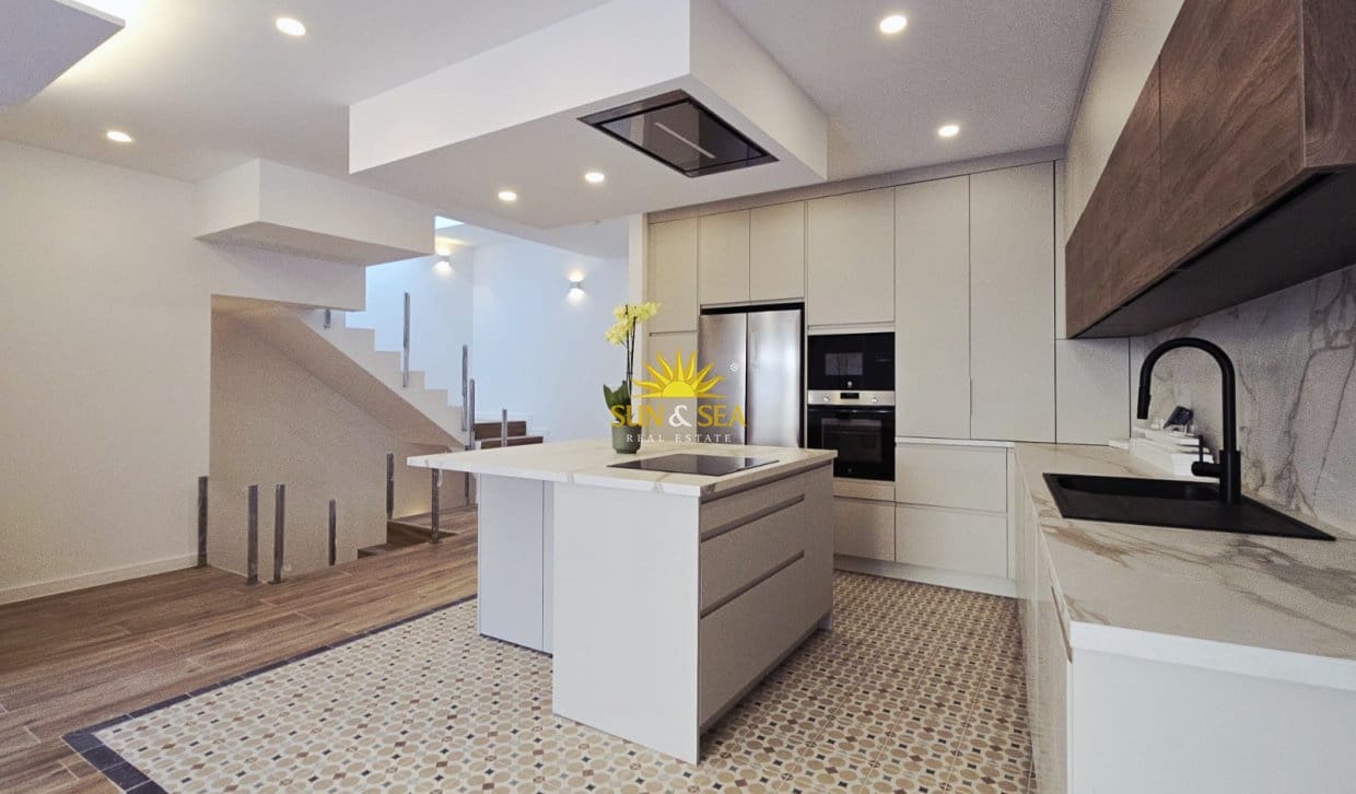 4 soverom Villa til salgs i Aspe med garasje - € 399 000 (Ref: 10134880)