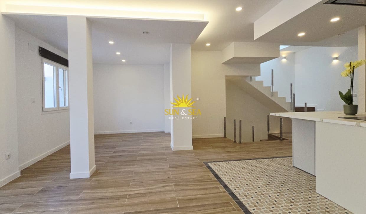 4 soverom Villa til salgs i Aspe med garasje - € 399 000 (Ref: 10134880)