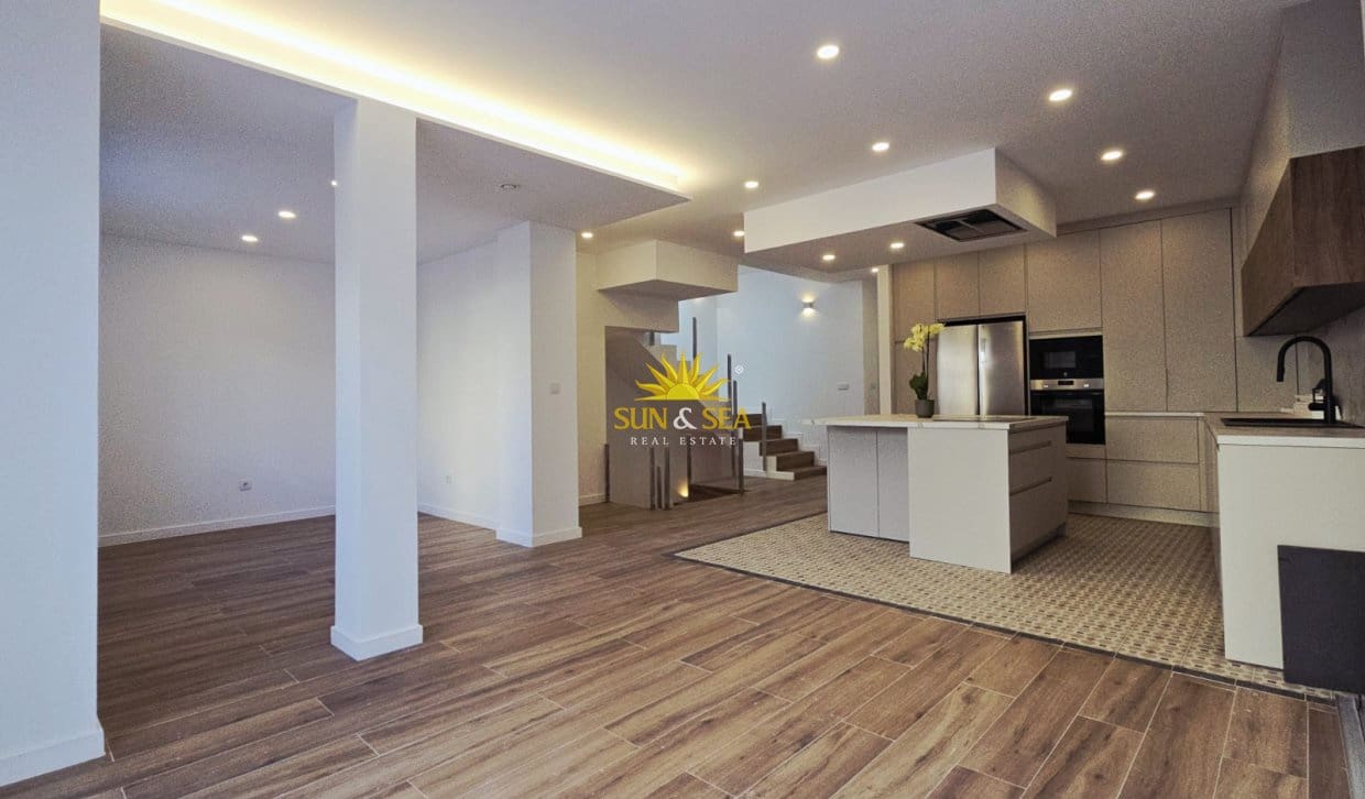 4 soverom Villa til salgs i Aspe med garasje - € 399 000 (Ref: 10134880)