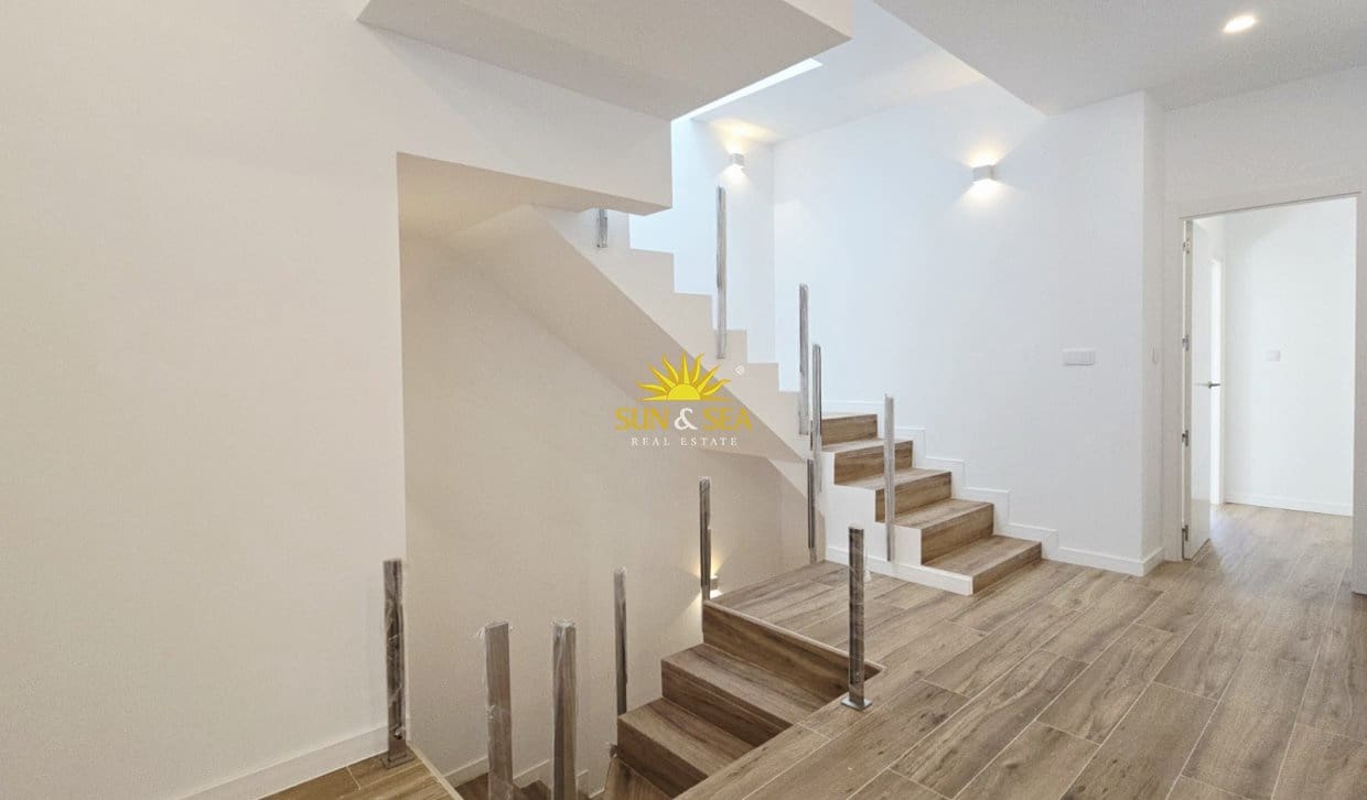 4 soverom Villa til salgs i Aspe med garasje - € 399 000 (Ref: 10134880)