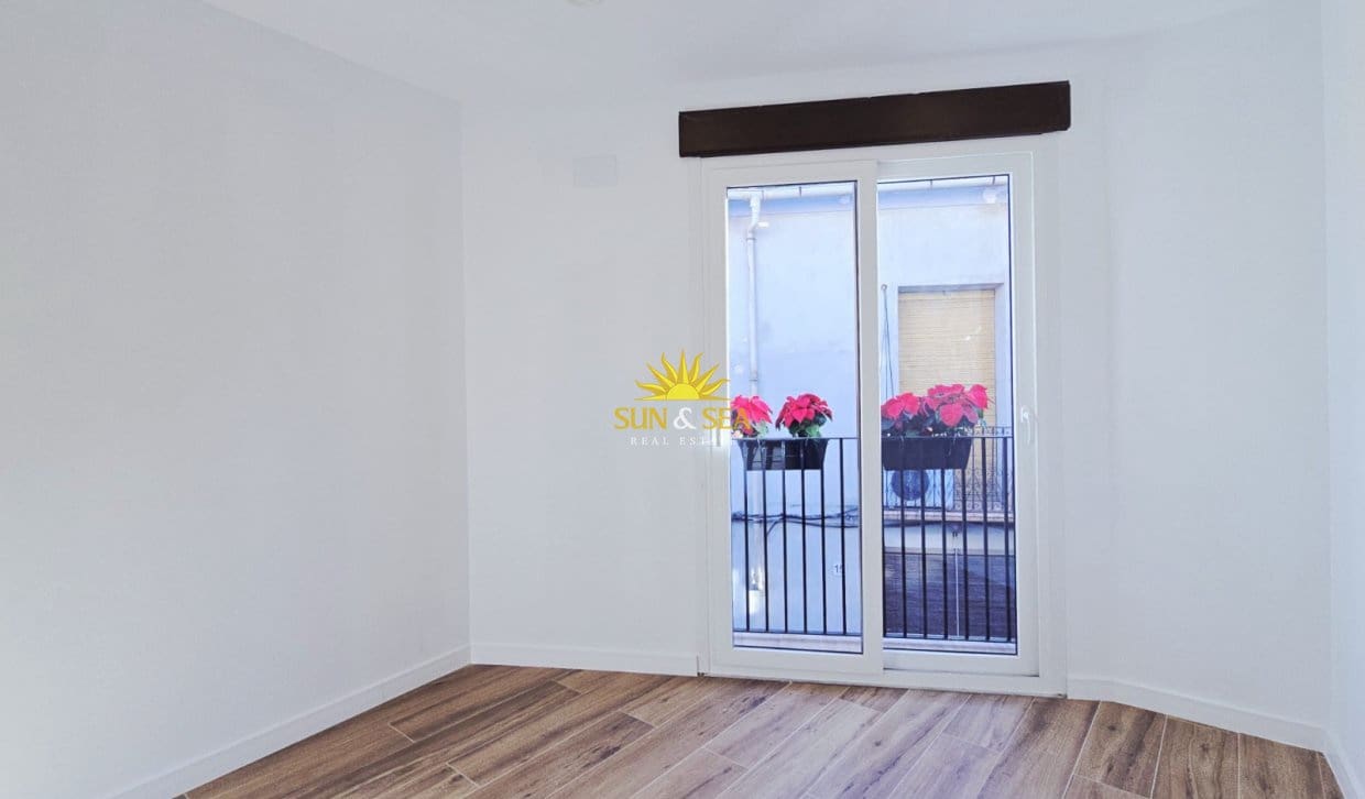 4 soverom Villa til salgs i Aspe med garasje - € 399 000 (Ref: 10134880)