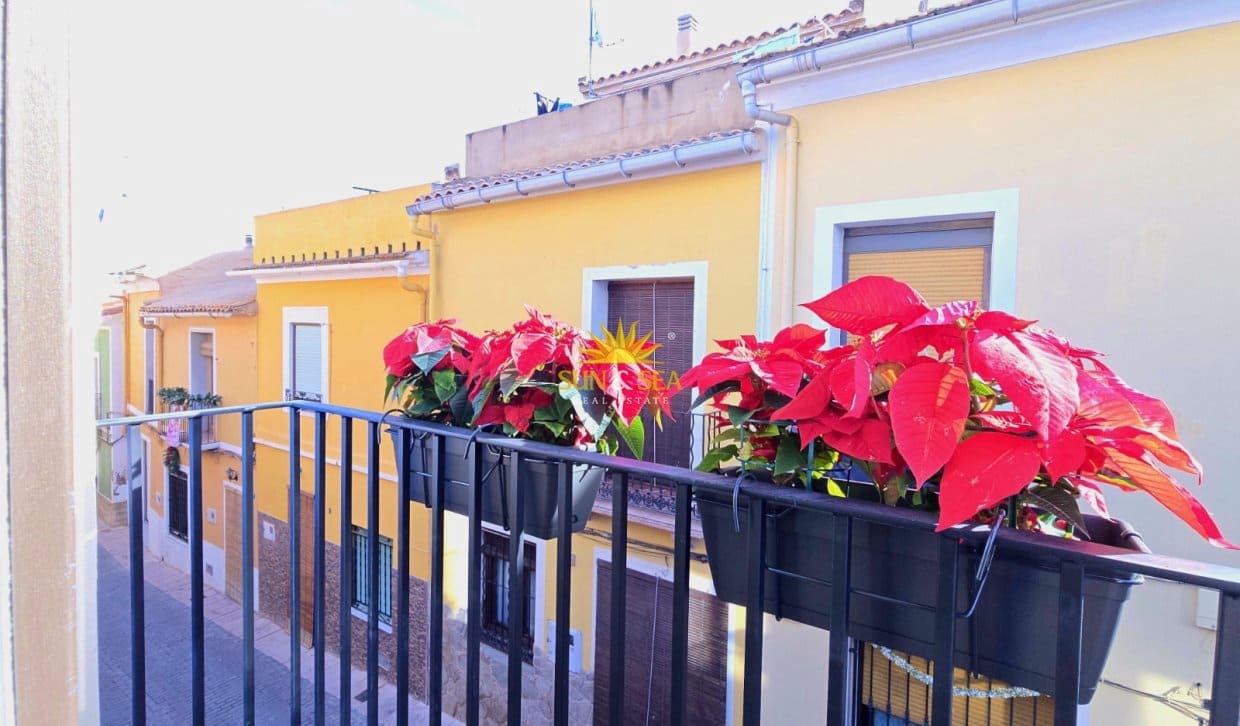 4 soverom Villa til salgs i Aspe med garasje - € 399 000 (Ref: 10134880)