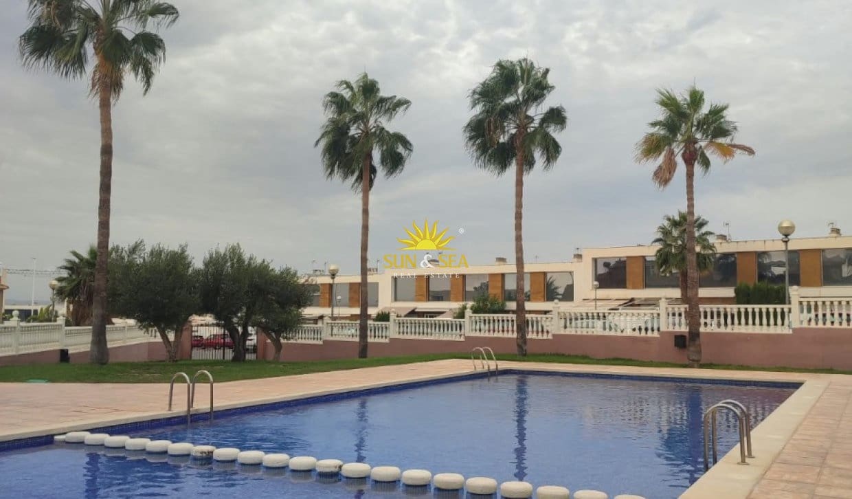 2 sovrum Villa att hyra i Gran Alacant med pool garage - 1 200 € (Ref: 10135117)