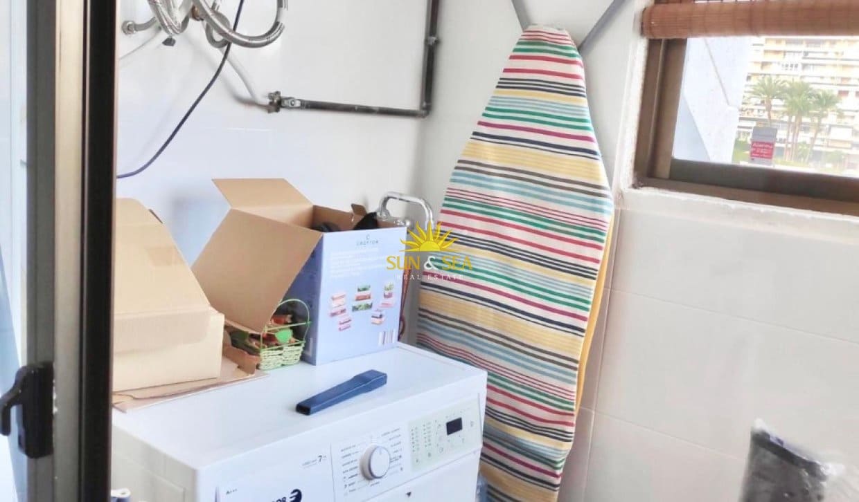 3 slaapkamer Appartement te huur in Alicante stad met zwembad garage - € 1.850 (Ref: 10135232)