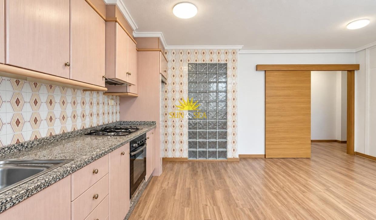 2 sovrum Lägenhet att hyra i Torrevieja - 950 € (Ref: 10135233)