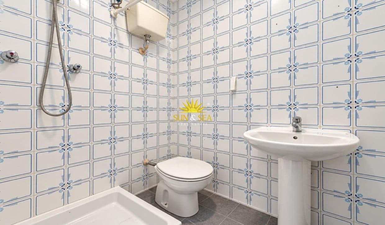 2 sovrum Lägenhet att hyra i Torrevieja - 950 € (Ref: 10135233)