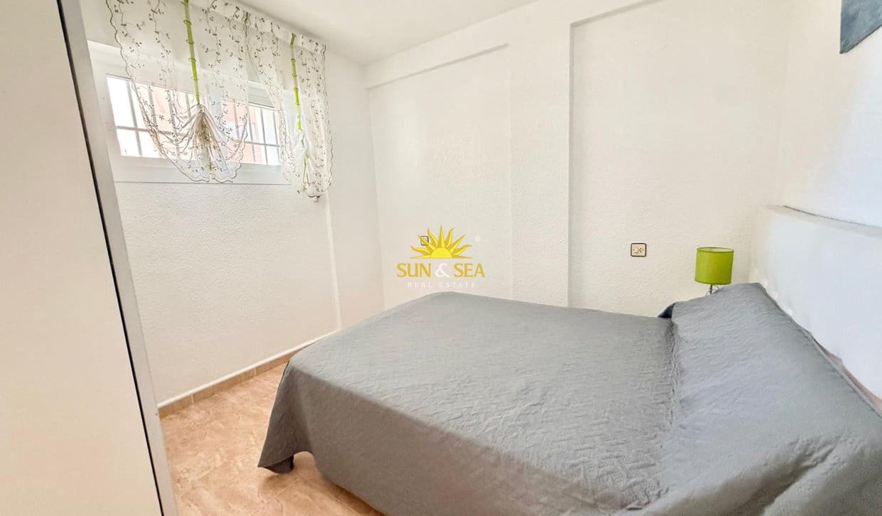 1 sypialnia Apartament na sprzedaż w Pilar de la Horadada z basenem garażem - 150 000 € (Ref: 10136433)