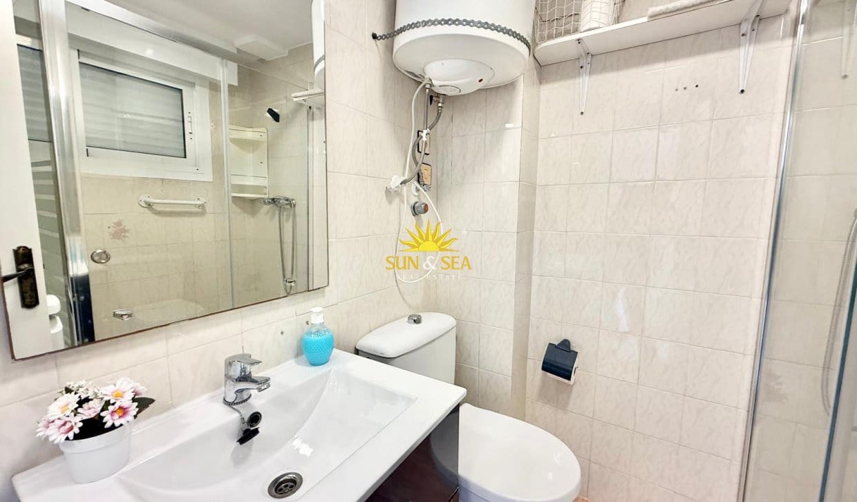 1 sypialnia Apartament na sprzedaż w Pilar de la Horadada z basenem garażem - 150 000 € (Ref: 10136433)