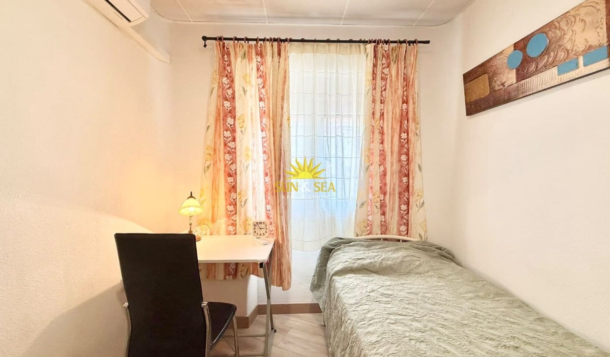 3 soverom Leilighet til leie i Alicante by - € 1 000 (Ref: 10136434)