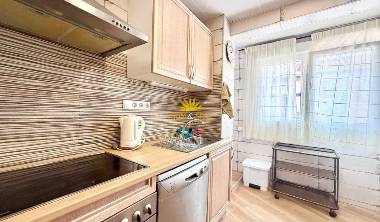 3 soverom Leilighet til leie i Alicante by - € 1 000 (Ref: 10136434)