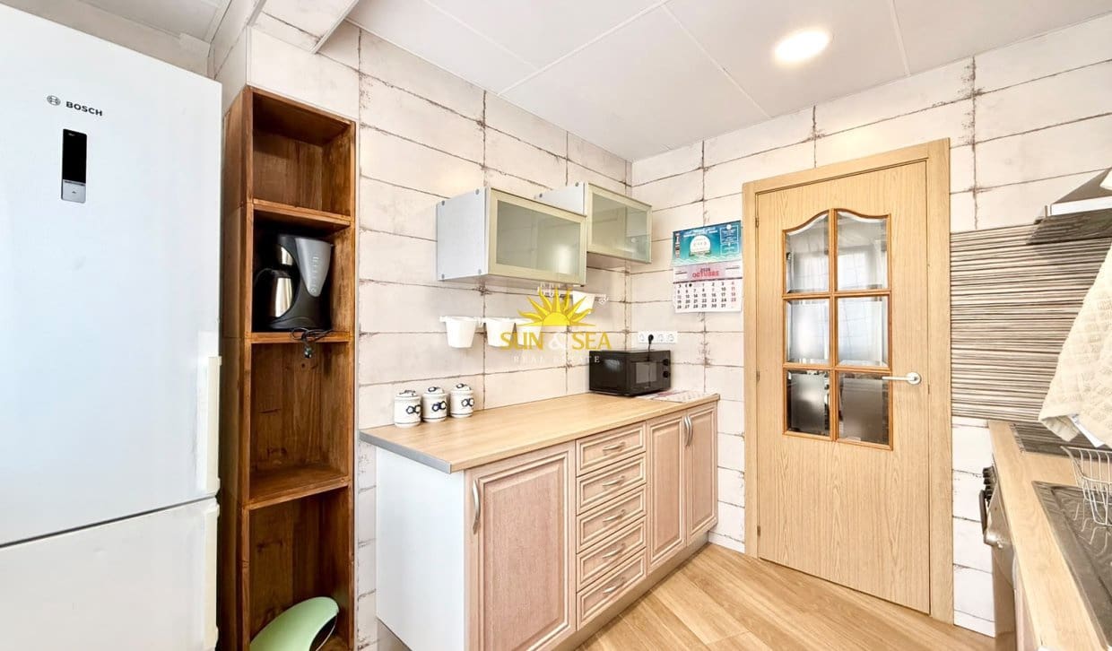 3 soverom Leilighet til leie i Alicante by - € 1 000 (Ref: 10136434)