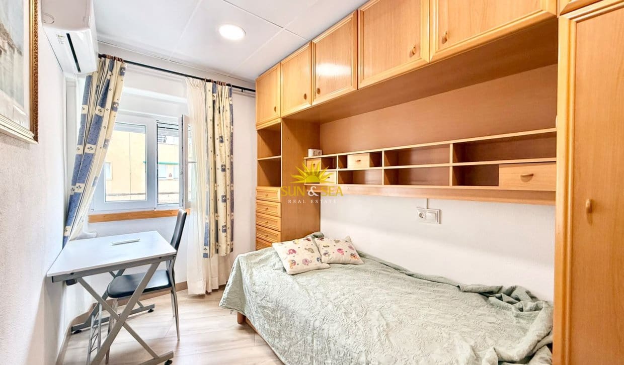 3 soverom Leilighet til leie i Alicante by - € 1 000 (Ref: 10136434)