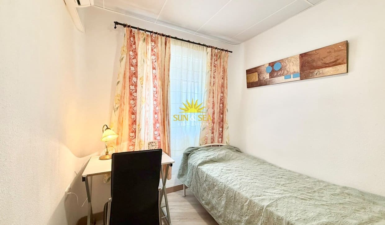 3 soverom Leilighet til leie i Alicante by - € 1 000 (Ref: 10136434)