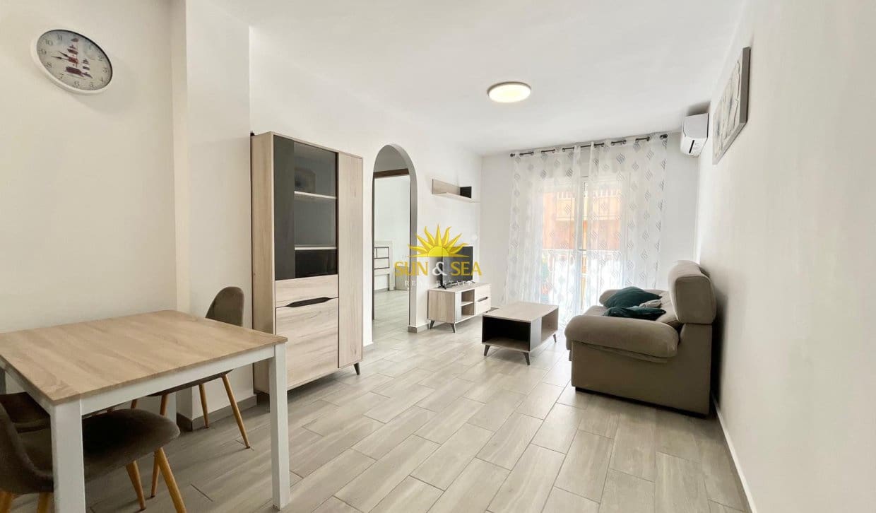 2 sovrum Lägenhet att hyra i Torrevieja med pool - 850 € (Ref: 10136435)