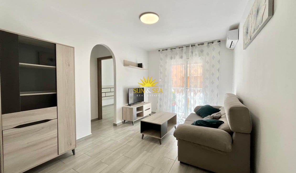 2 sovrum Lägenhet att hyra i Torrevieja med pool - 850 € (Ref: 10136435)